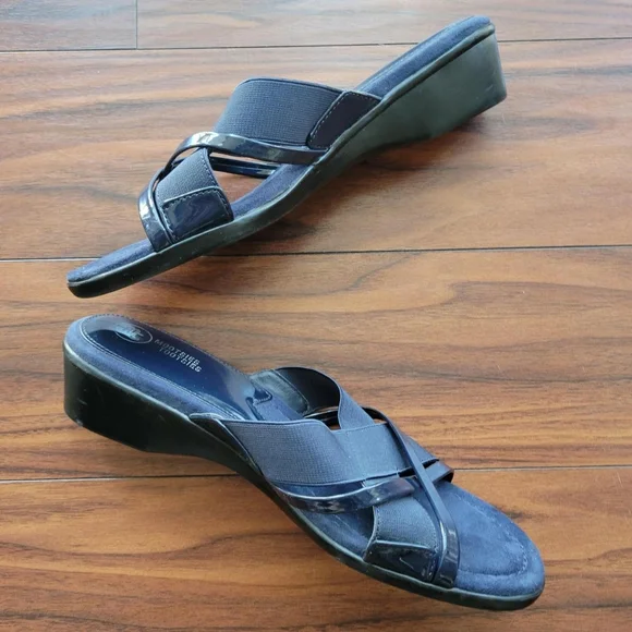 Mootsies Tootsies Navy Blue Patent Leather Strappy Sandals Size 9.5 - Picture 3 of 10